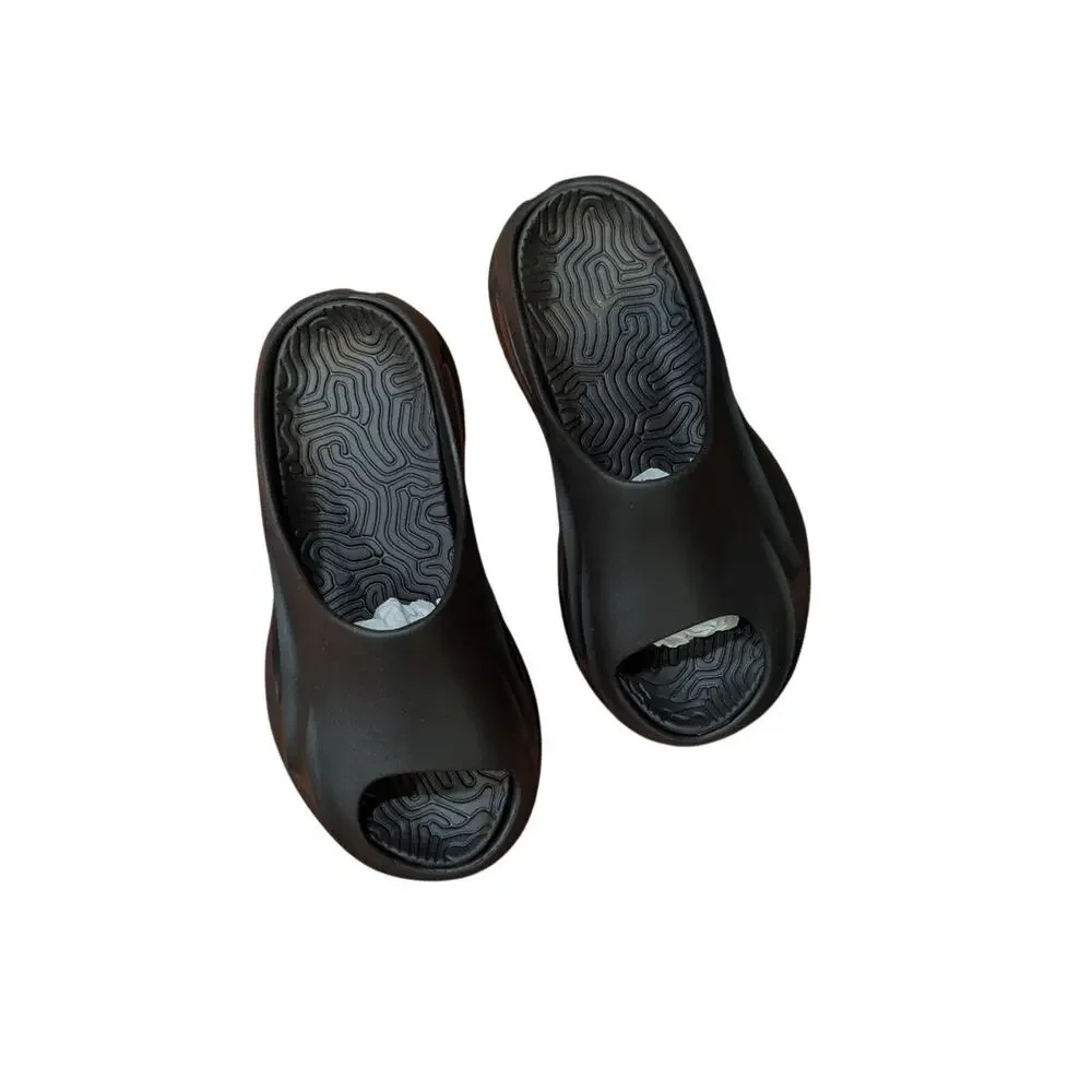 NWT Black Cut Out Rubber Ribbed Sole Slides Size 4